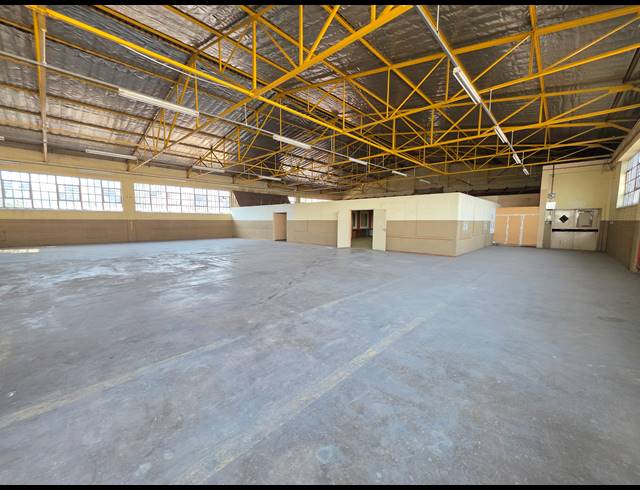 1,345M² WAREHOUSE TO LET IN BOOYSENS